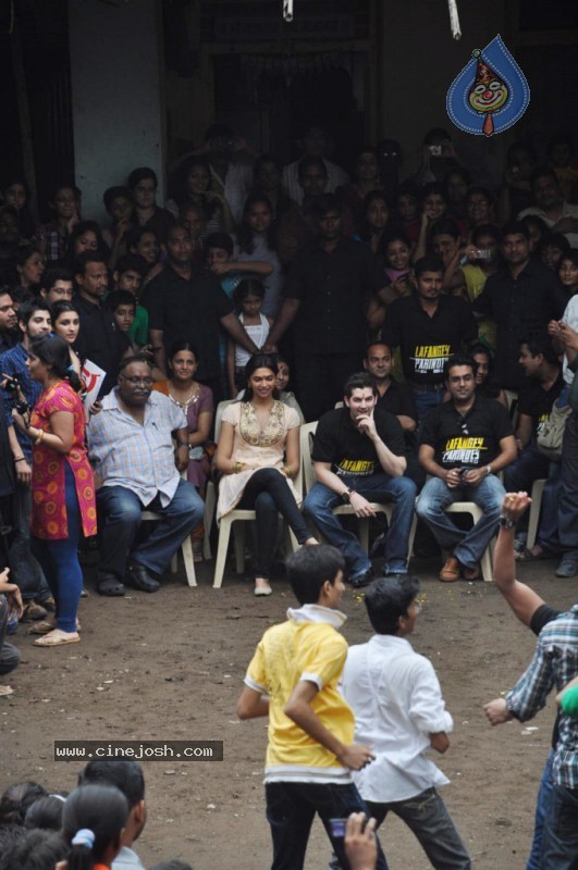 Deepika Padukone n Neil Celebrates Dahi Handi - 20 / 39 photos