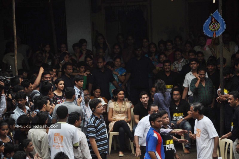 Deepika Padukone n Neil Celebrates Dahi Handi - 27 / 39 photos