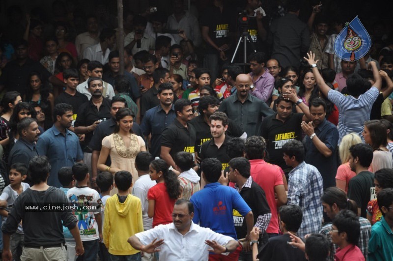 Deepika Padukone n Neil Celebrates Dahi Handi - 30 / 39 photos