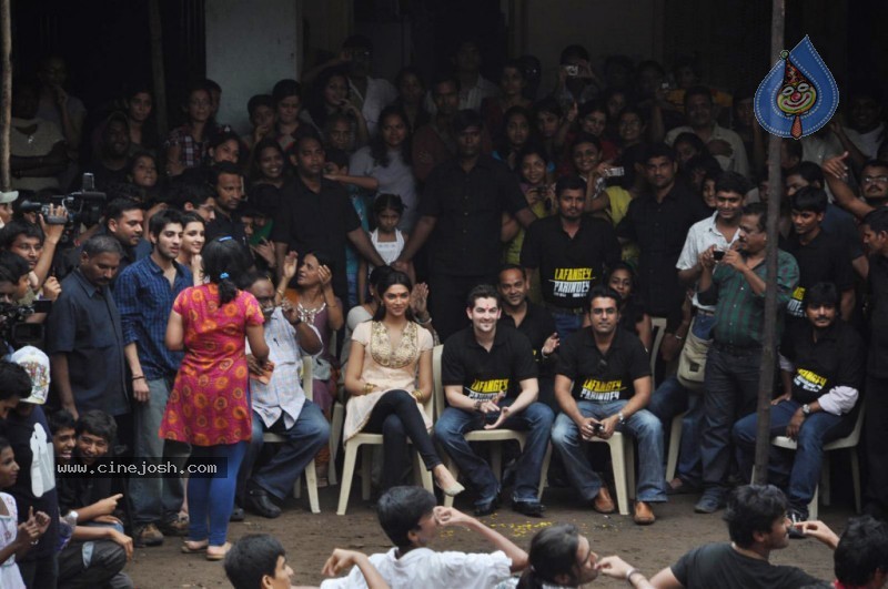 Deepika Padukone n Neil Celebrates Dahi Handi - 33 / 39 photos