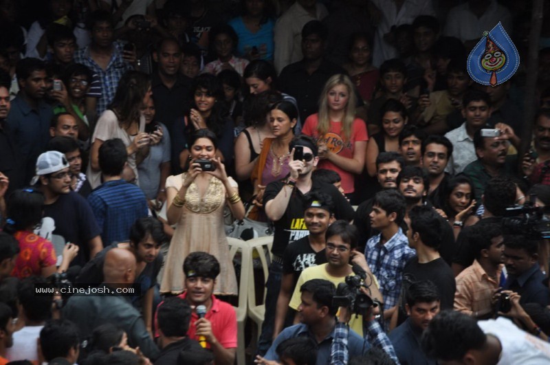 Deepika Padukone n Neil Celebrates Dahi Handi - 36 / 39 photos