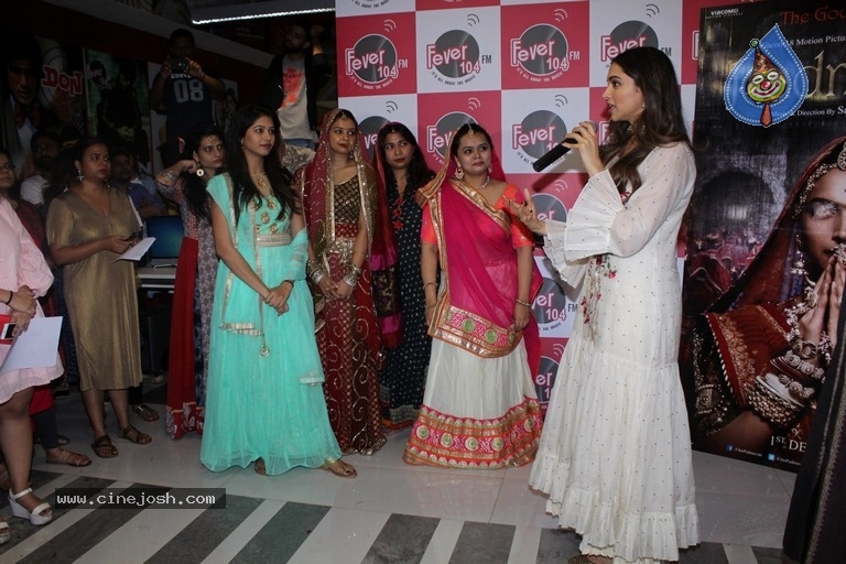 Deepika Padukone Promote Padmavati Film - 8 / 17 photos