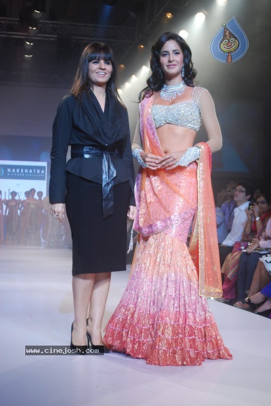 Deepika Padukone Ramp Walk at IIJW 2010 Stills - 13 / 155 photos