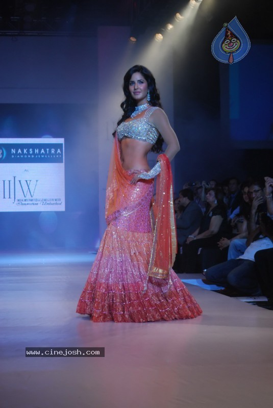 Deepika Padukone Ramp Walk at IIJW 2010 Stills - 57 / 155 photos