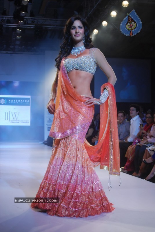 Deepika Padukone Ramp Walk at IIJW 2010 Stills - 59 / 155 photos