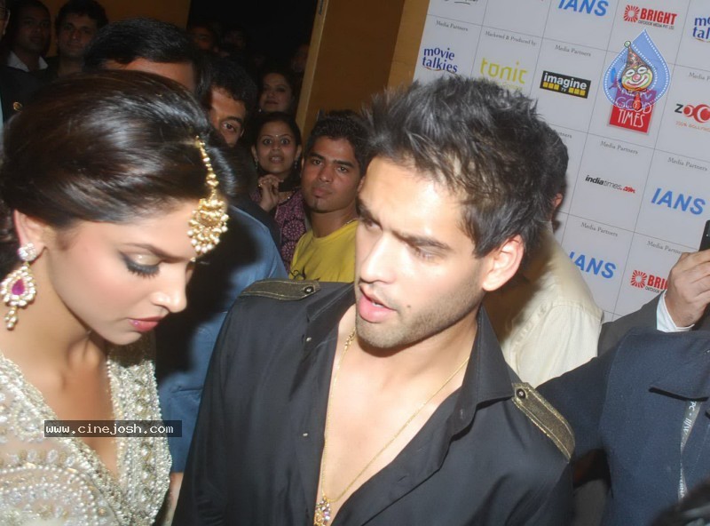 Deepika Padukone Ramp Walk at IIJW 2010 Stills - 60 / 155 photos