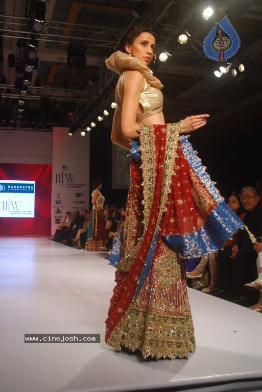 Deepika Padukone Ramp Walk at IIJW 2010 Stills - 62 / 155 photos