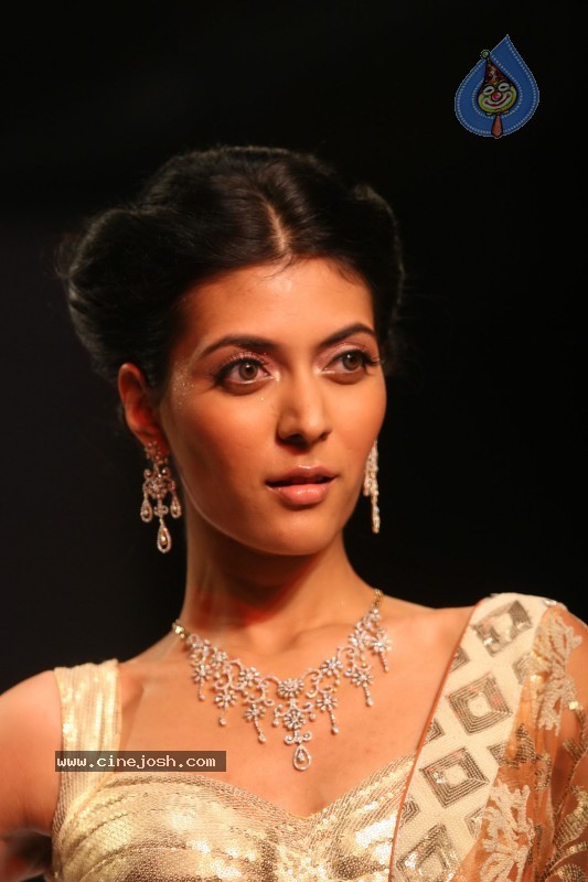 Deepika Padukone Ramp Walk at IIJW 2010 Stills - 126 / 155 photos