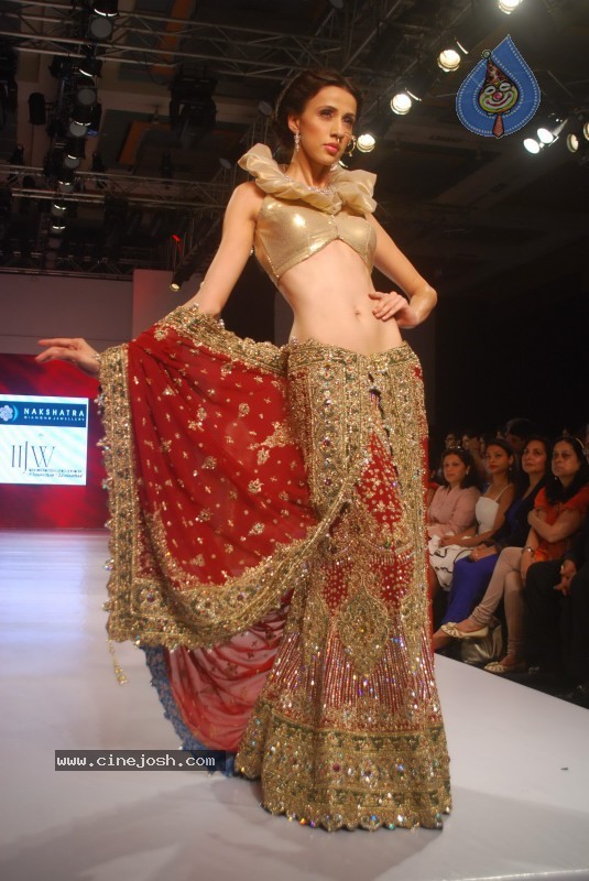Deepika Padukone Ramp Walk at IIJW 2010 Stills - 147 / 155 photos