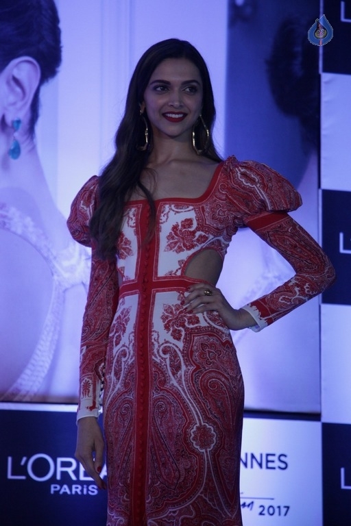 Deepika Unveils Loreal Paris New Cannes Collection 2017 - 3 / 19 photos