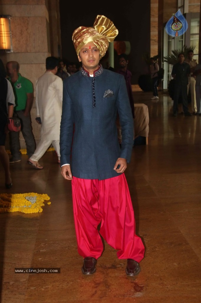 Deepshikha and Dheeraj Deshmukh Wedding Ceremony - 18 / 59 photos