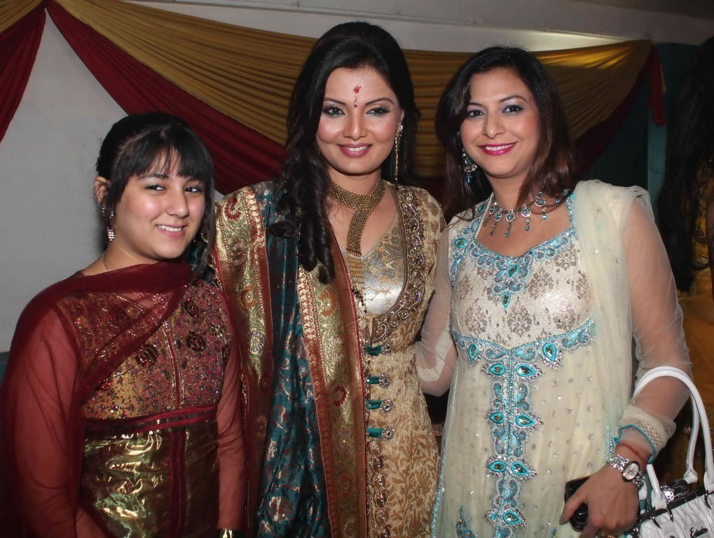 Deepshikha Nagpal's Mata Ki Chowki - 10 / 37 photos