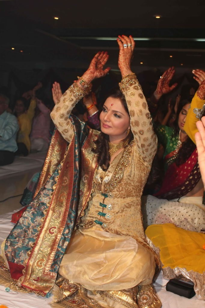 Deepshikha Nagpal's Mata Ki Chowki - 13 / 37 photos