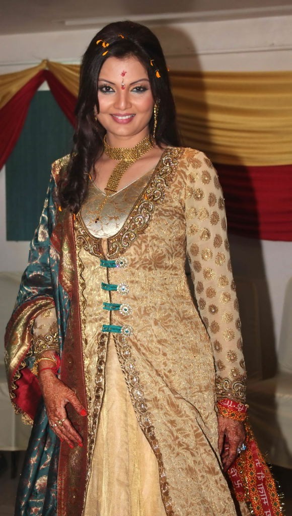 Deepshikha Nagpal's Mata Ki Chowki - 16 / 37 photos