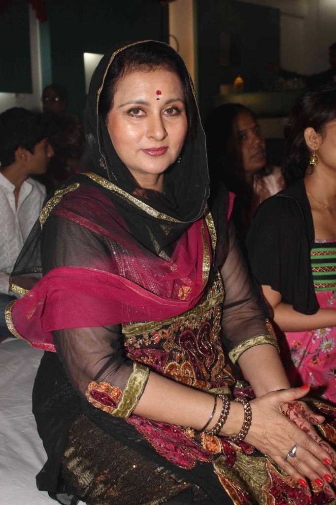 Deepshikha Nagpal's Mata Ki Chowki - 23 / 37 photos
