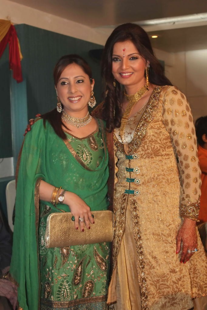 Deepshikha Nagpal's Mata Ki Chowki - 25 / 37 photos