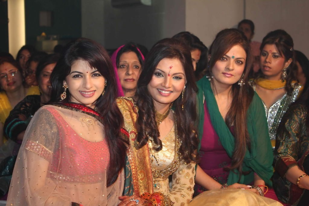 Deepshikha Nagpal's Mata Ki Chowki - 26 / 37 photos