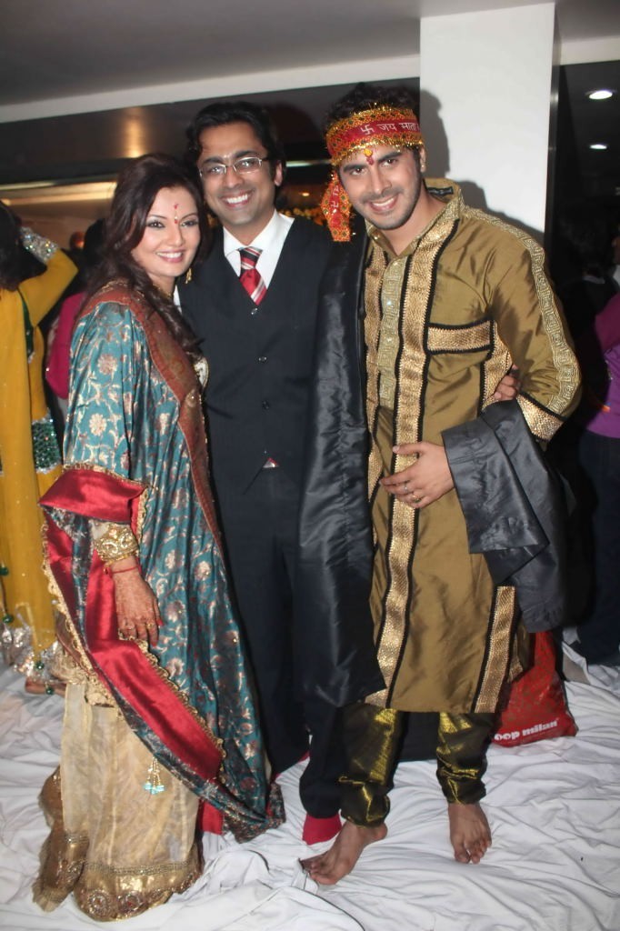 Deepshikha Nagpal's Mata Ki Chowki - 33 / 37 photos