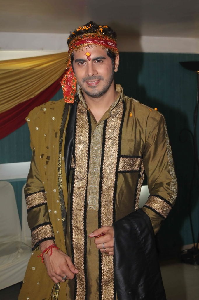 Deepshikha Nagpal's Mata Ki Chowki - 34 / 37 photos