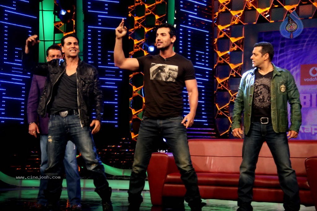 Desi Boyz Movie Actors at Bigg Boss 5 Sets - 2 / 22 photos