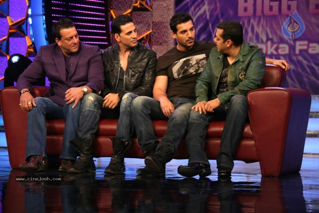 Desi Boyz Movie Actors at Bigg Boss 5 Sets - 4 / 22 photos