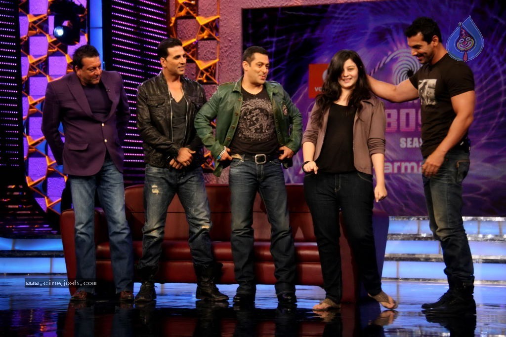 Desi Boyz Movie Actors at Bigg Boss 5 Sets - 5 / 22 photos