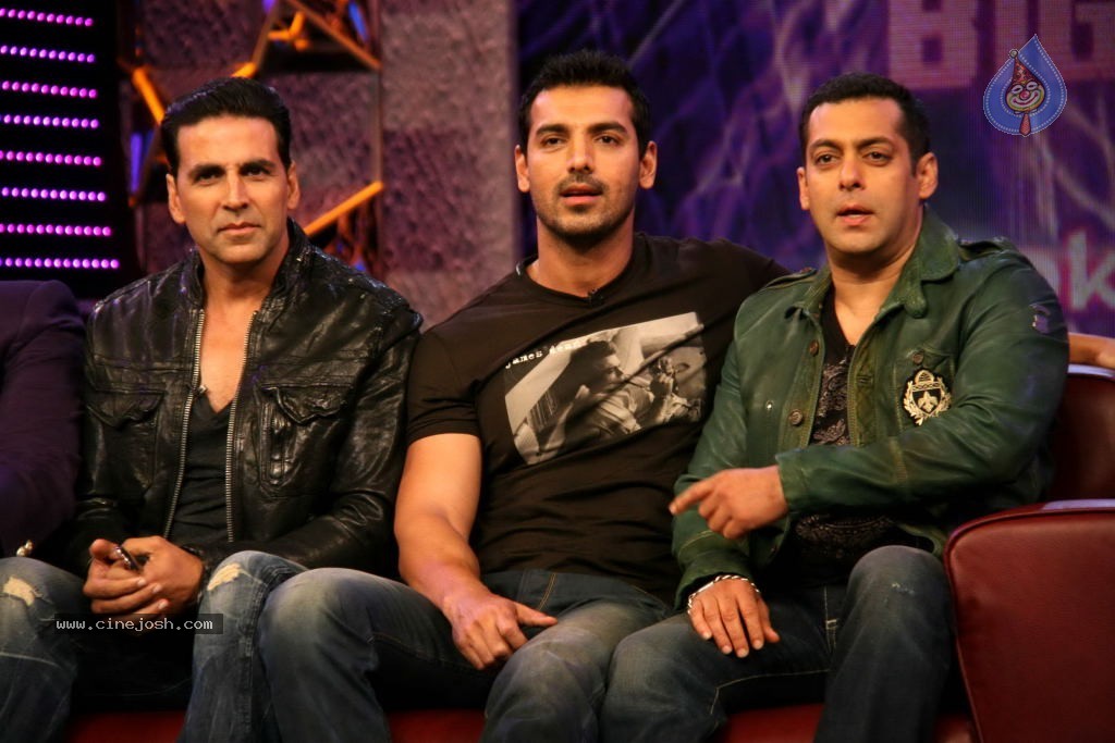 Desi Boyz Movie Actors at Bigg Boss 5 Sets - 7 / 22 photos