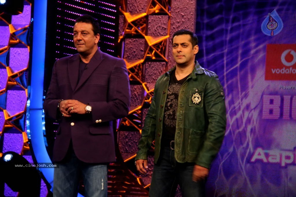 Desi Boyz Movie Actors at Bigg Boss 5 Sets - 8 / 22 photos