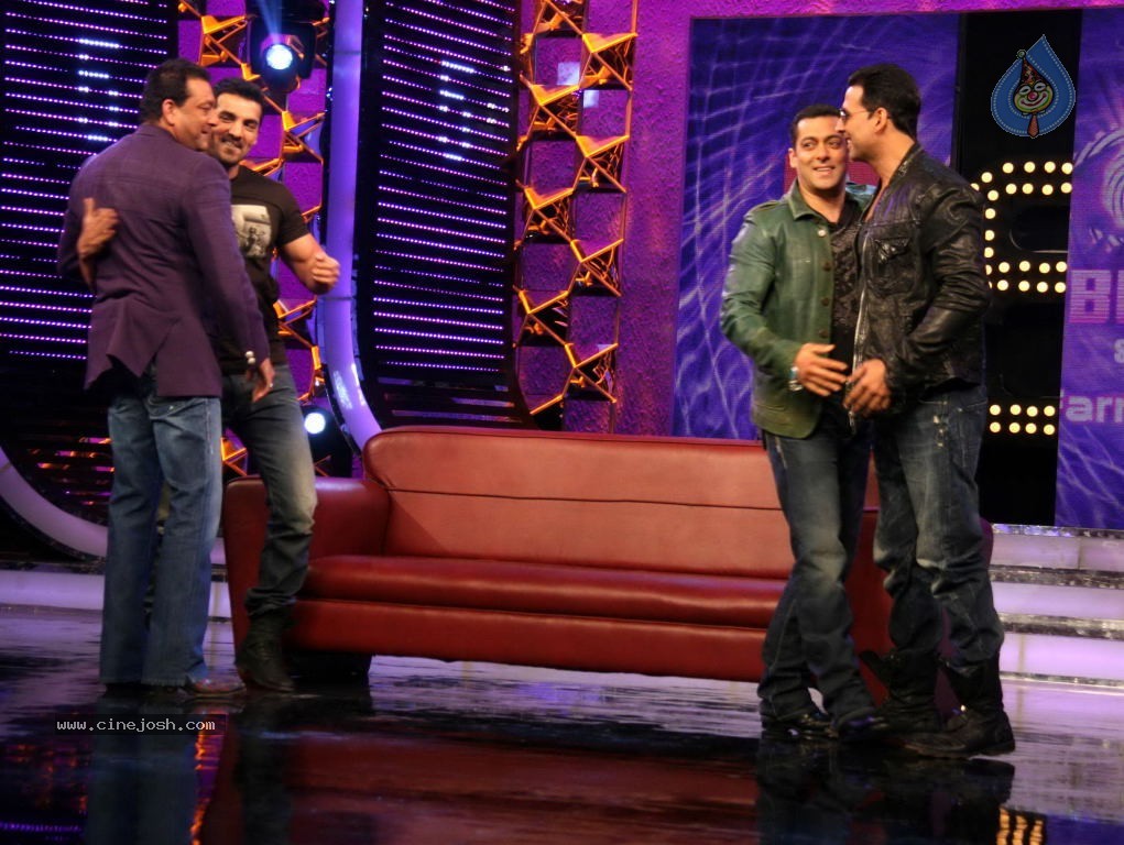 Desi Boyz Movie Actors at Bigg Boss 5 Sets - 10 / 22 photos