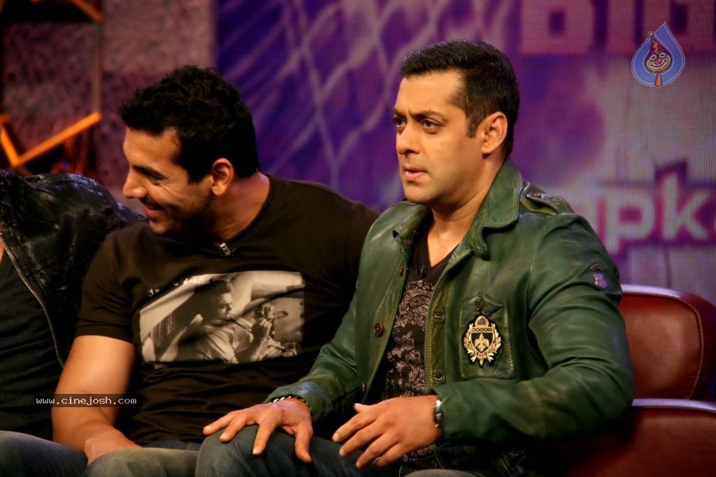 Desi Boyz Movie Actors at Bigg Boss 5 Sets - 14 / 22 photos