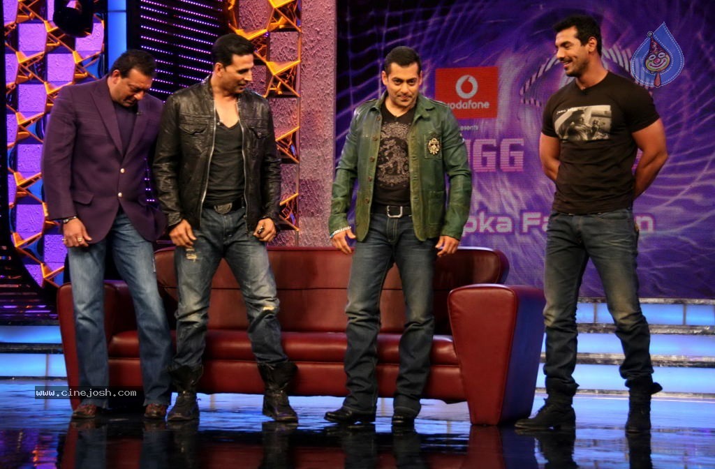 Desi Boyz Movie Actors at Bigg Boss 5 Sets - 16 / 22 photos