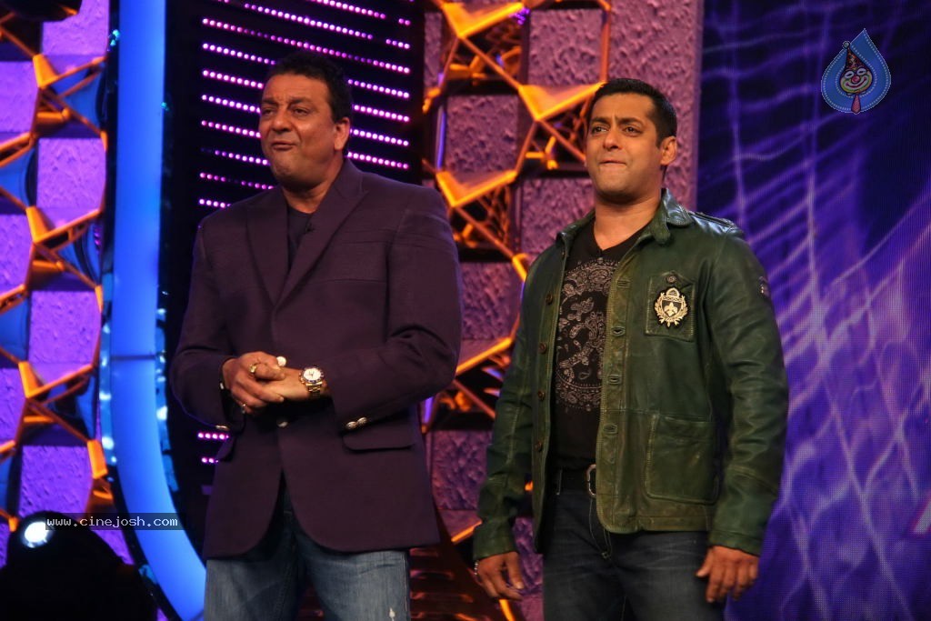 Desi Boyz Movie Actors at Bigg Boss 5 Sets - 20 / 22 photos