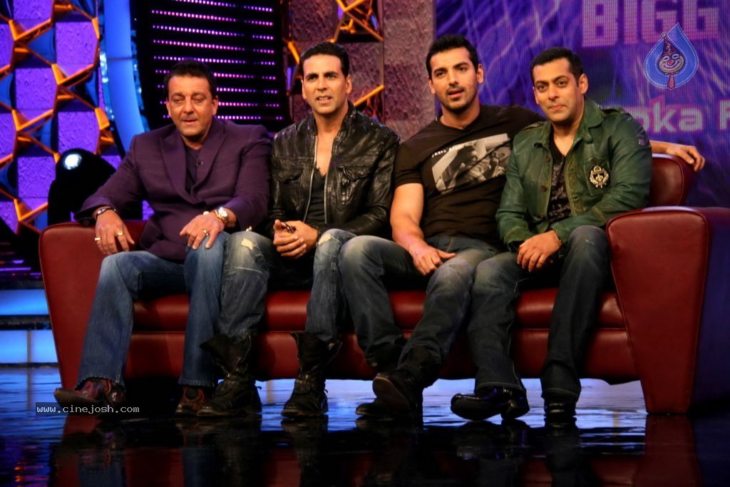 Desi Boyz Movie Actors at Bigg Boss 5 Sets - 22 / 22 photos