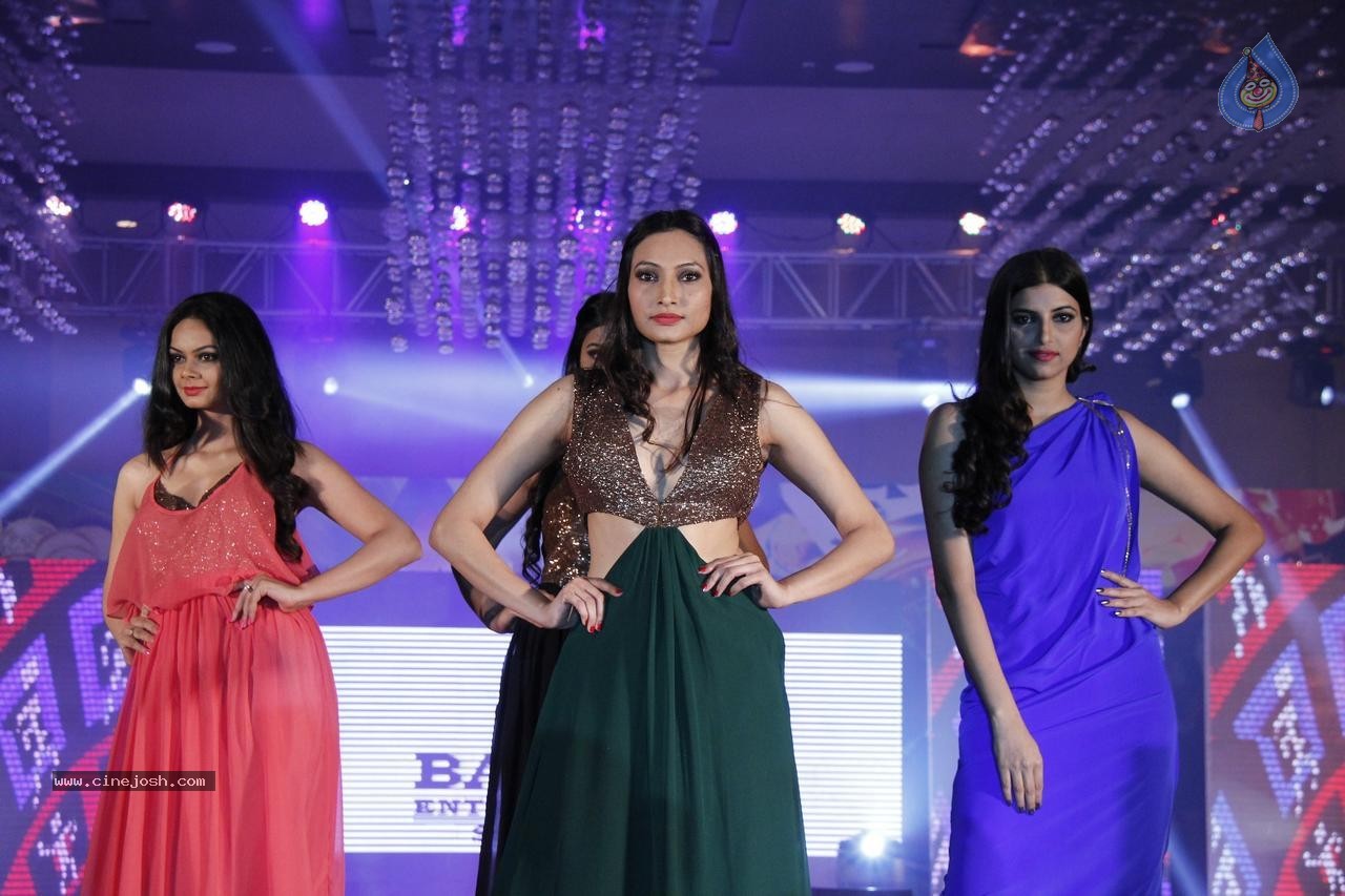 Designer Manali Jagtap Fashion Show - 9 / 21 photos