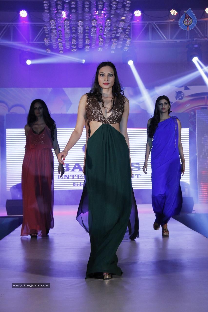Designer Manali Jagtap Fashion Show - 20 / 21 photos