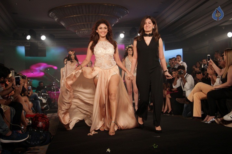 Designer Nidhi Munim Summer Collection Fashion Week - 11 / 50 photos