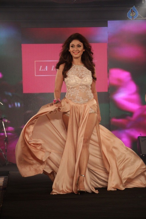 Designer Nidhi Munim Summer Collection Fashion Week - 50 / 50 photos