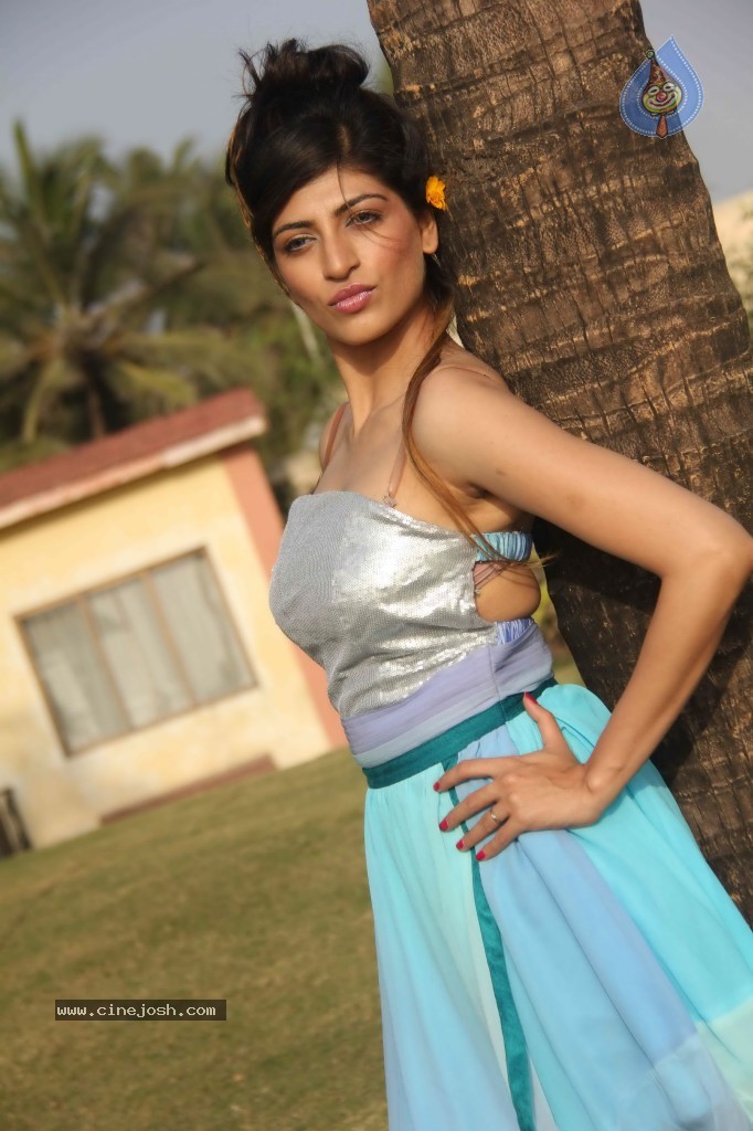 Designer Umair Zafar Spicy Collection Photoshoot - 27 / 134 photos