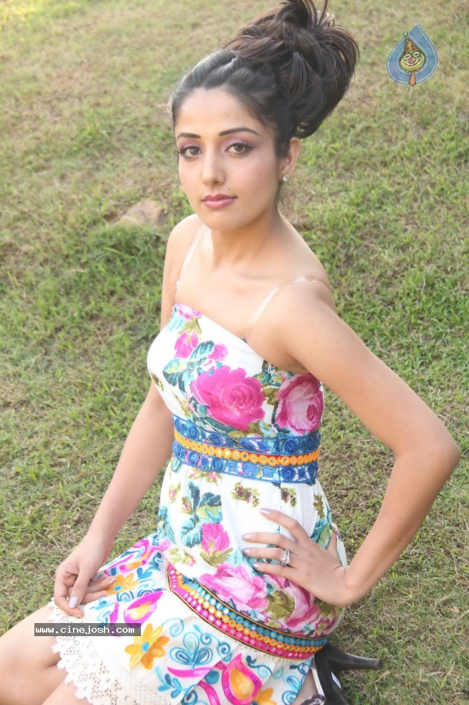 Designer Umair Zafar Spicy Collection Photoshoot - 43 / 134 photos