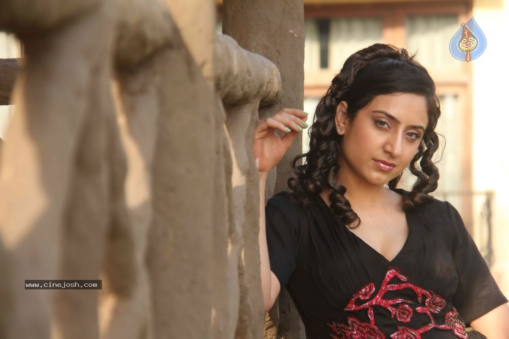 Designer Umair Zafar Spicy Collection Photoshoot - 47 / 134 photos