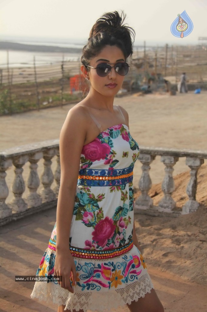 Designer Umair Zafar Spicy Collection Photoshoot - 49 / 134 photos