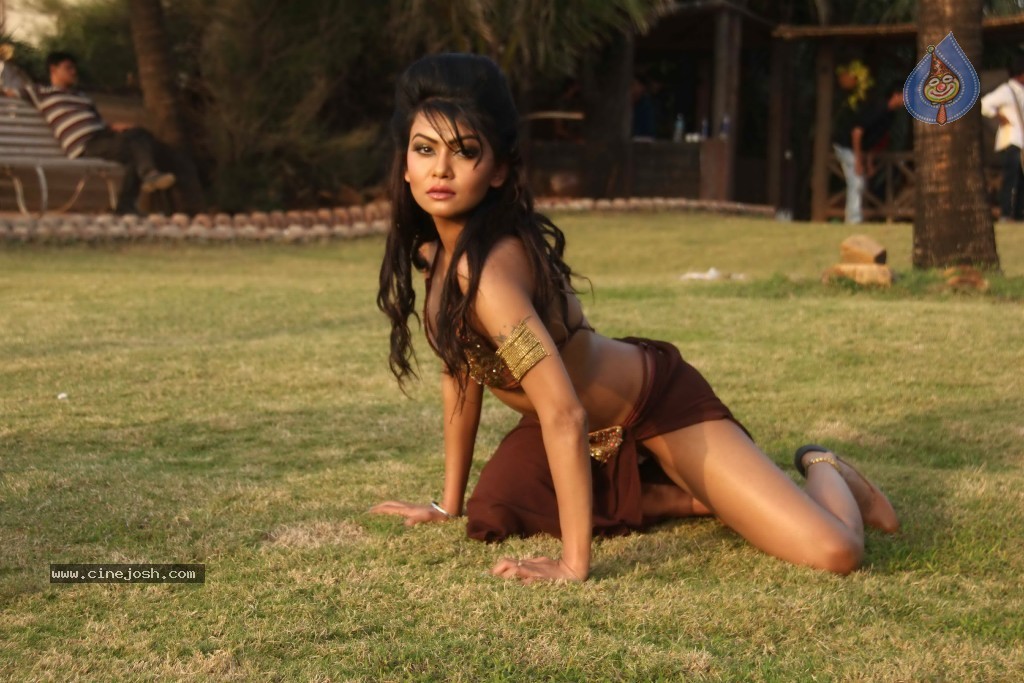 Designer Umair Zafar Spicy Collection Photoshoot - 56 / 134 photos