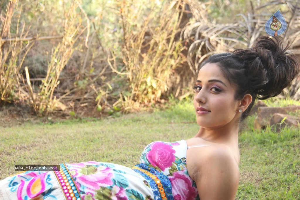 Designer Umair Zafar Spicy Collection Photoshoot - 59 / 134 photos