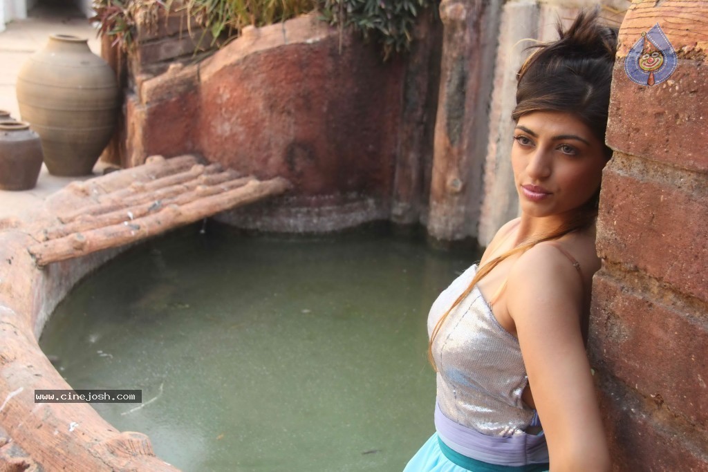 Designer Umair Zafar Spicy Collection Photoshoot - 110 / 134 photos