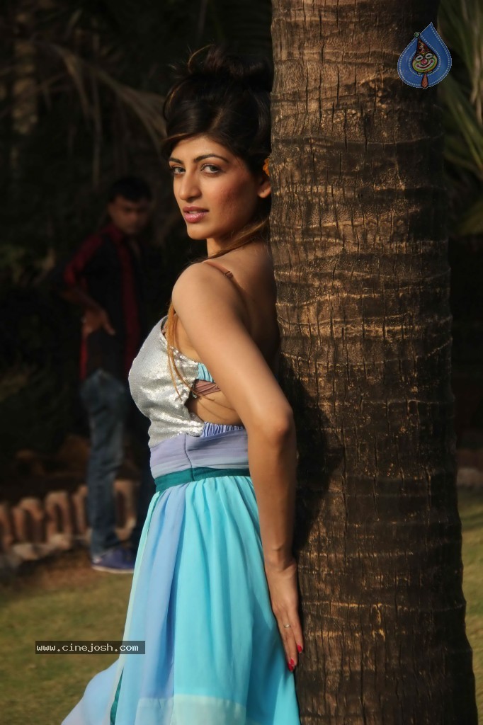 Designer Umair Zafar Spicy Collection Photoshoot - 124 / 134 photos