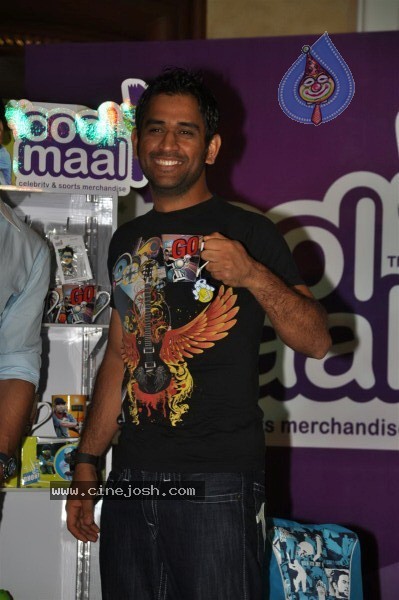 Dhoni Launches his Merchandise Cool Maal - 16 / 39 photos