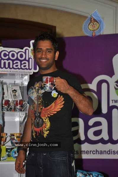Dhoni Launches his Merchandise Cool Maal - 19 / 39 photos