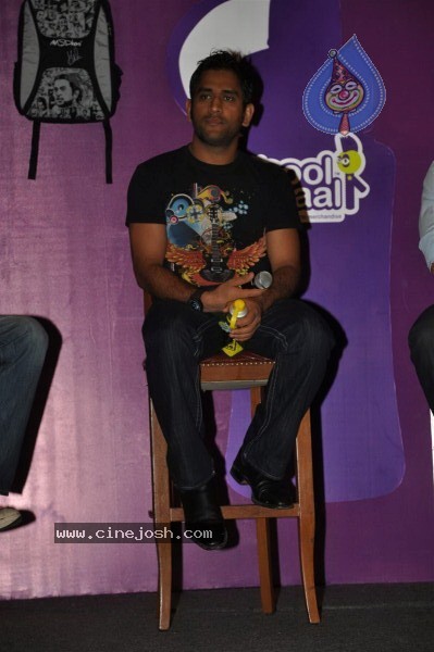 Dhoni Launches his Merchandise Cool Maal - 26 / 39 photos