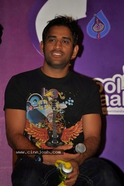 Dhoni Launches his Merchandise Cool Maal - 31 / 39 photos