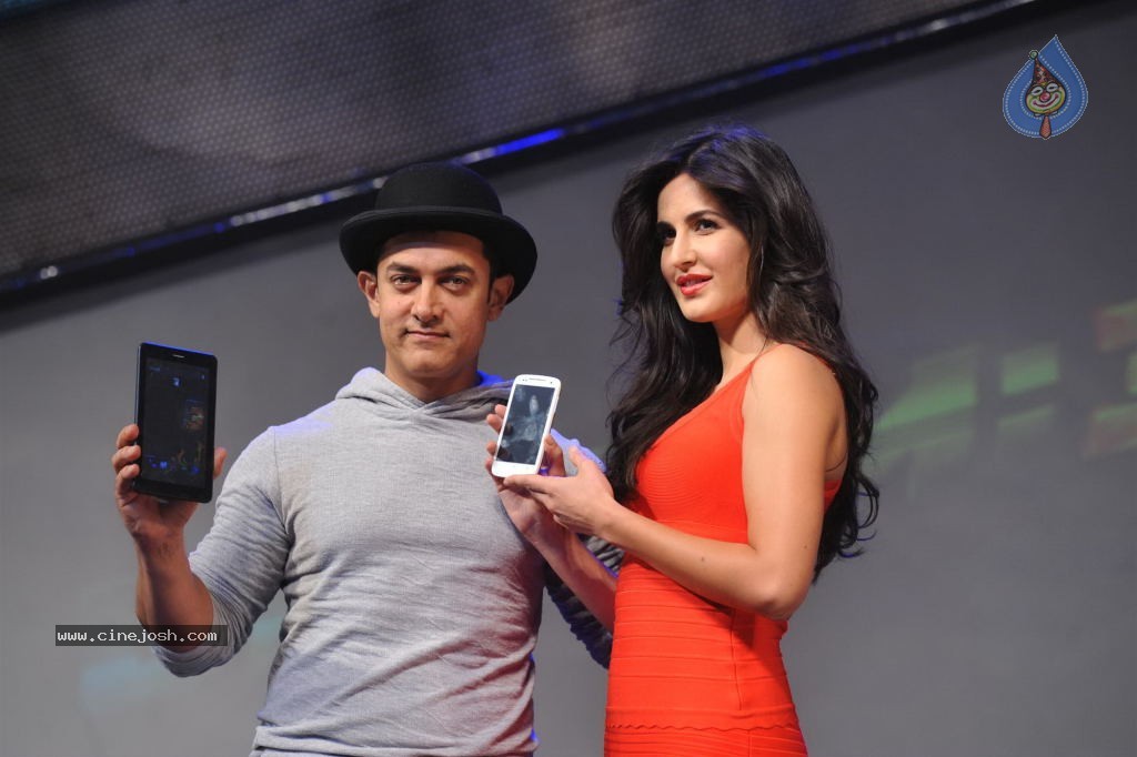 Dhoom 3 Merchandise Launch - 7 / 74 photos